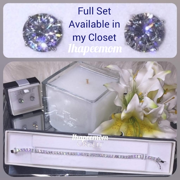 Diamond Studs 5A CZ in Pure Platinum - Picture 2 of 8